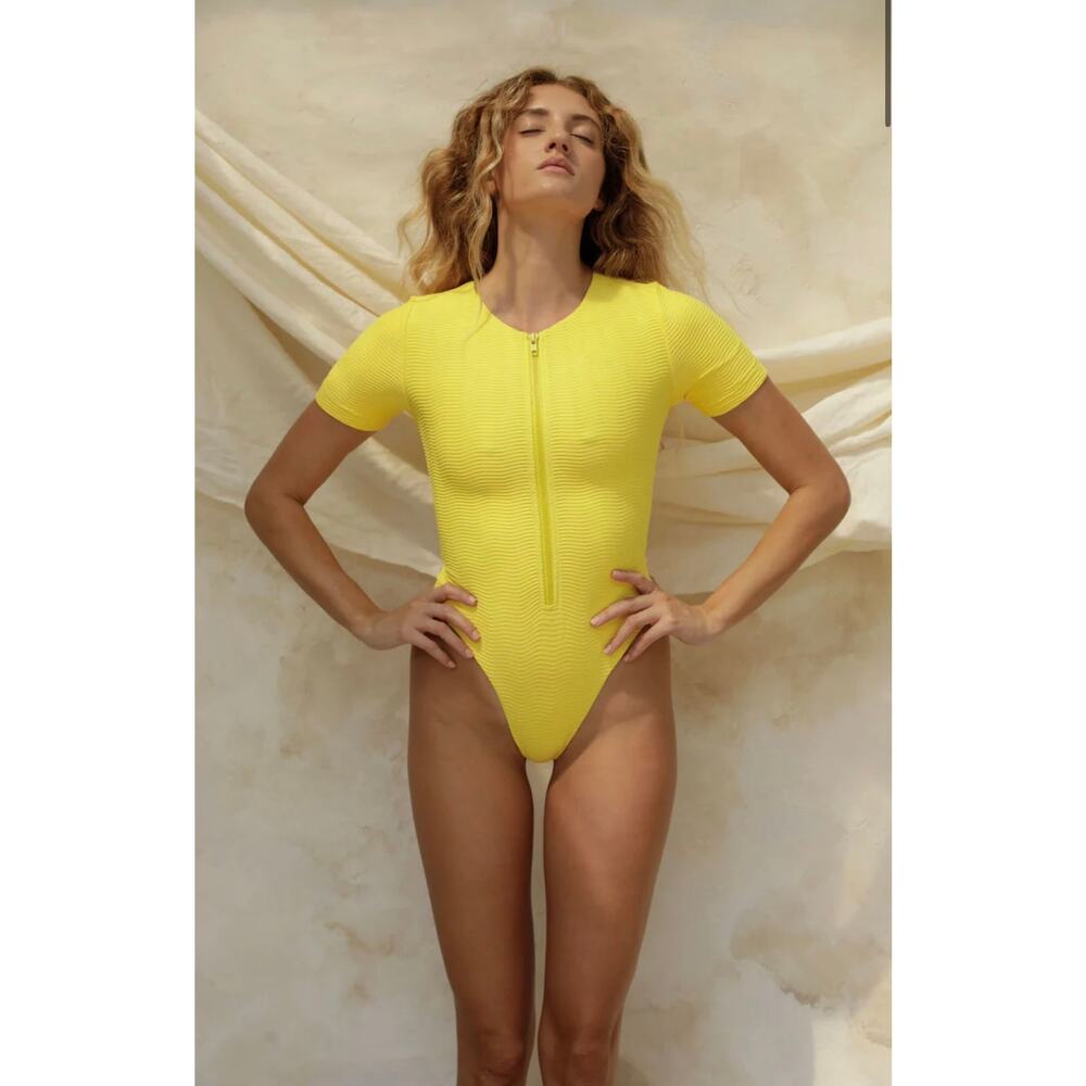 Toast Women’s One Piece Zip Up Surf Suit Cheeky Bottom Swimsuit Size XS Yellow